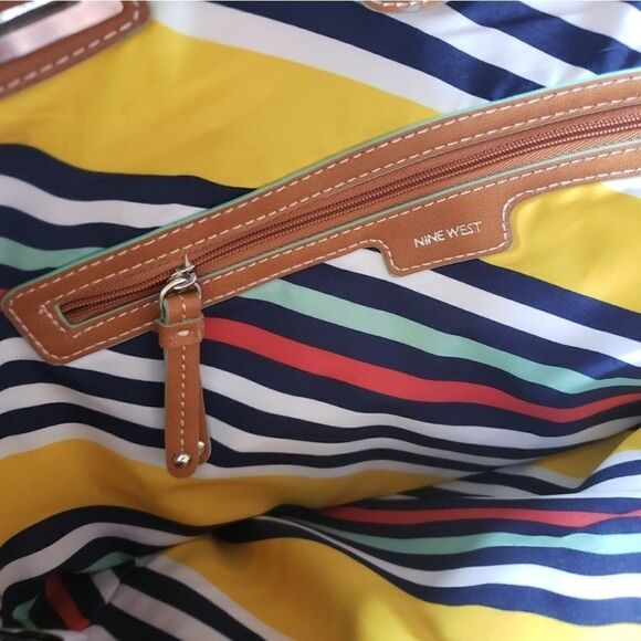 NINE West White Tote Bag with Small Purse Set Like New - Picture 4 of 8